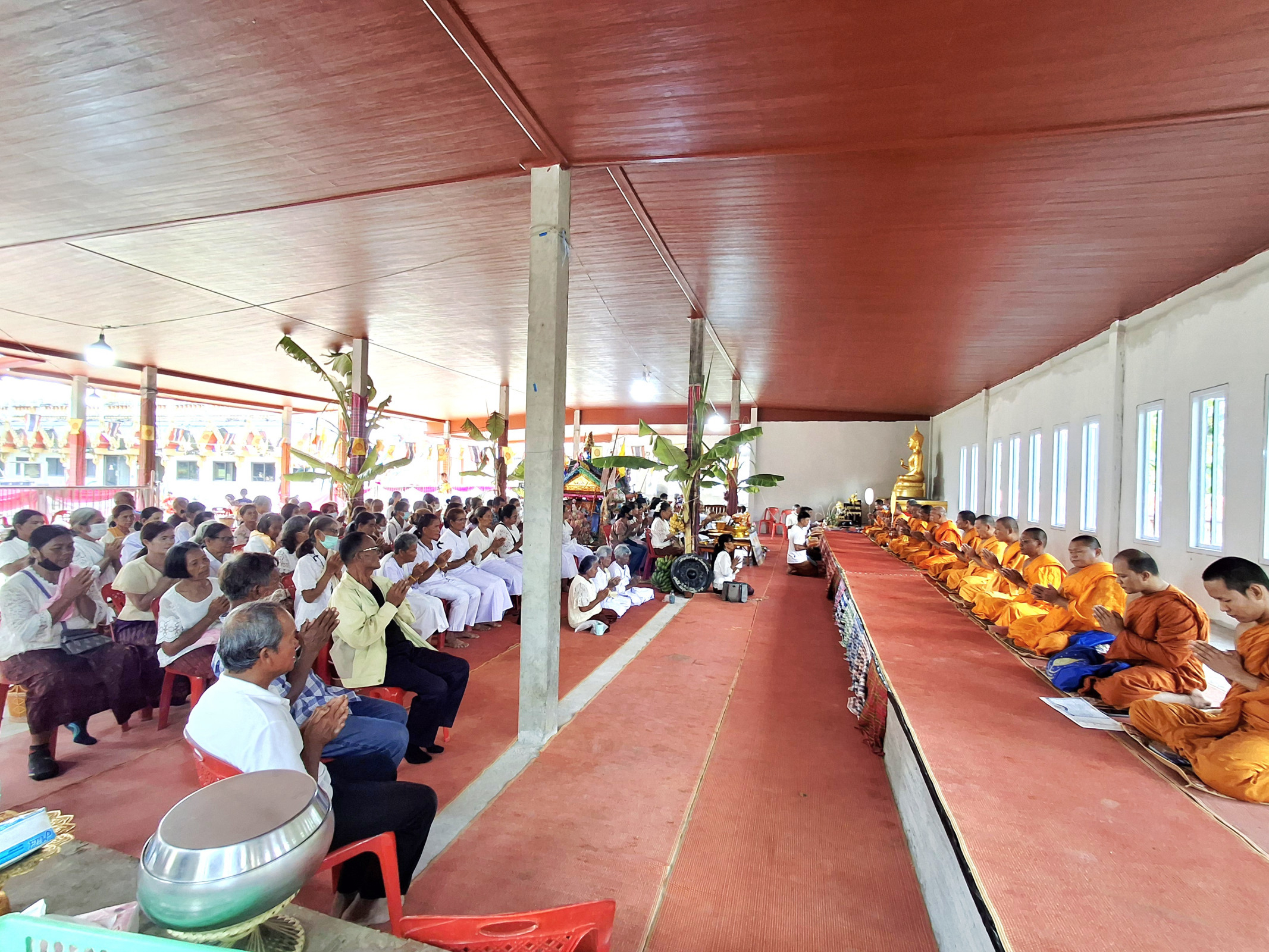 ภาพร่วมพิธีกรรมวัดโพธิ์ศรี