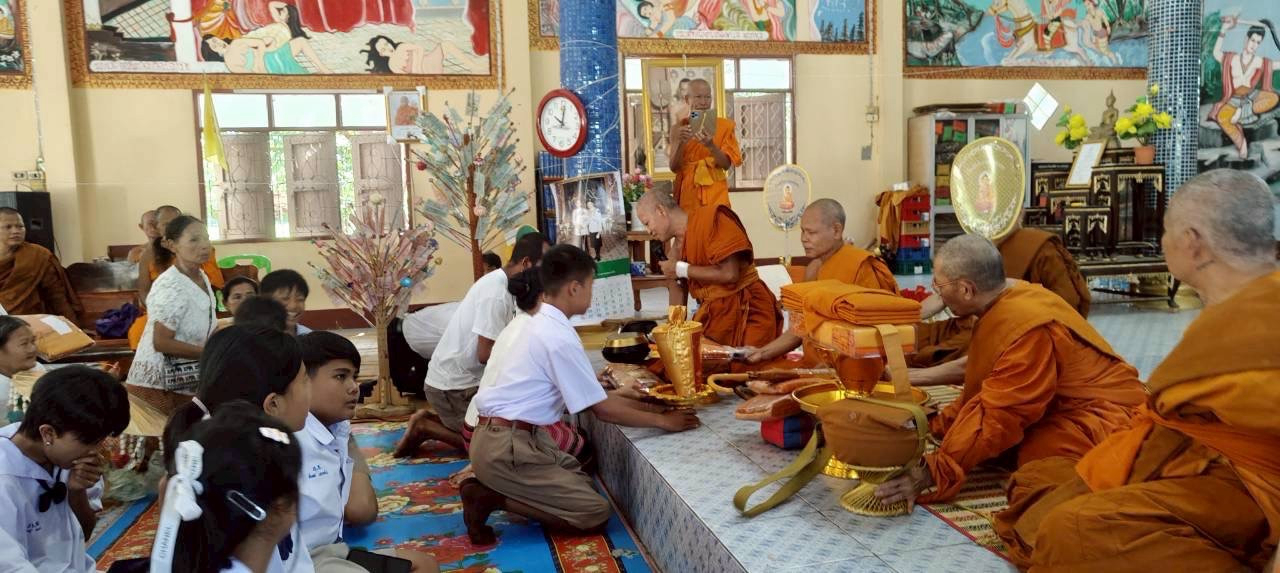 ภาพการถวายปัจจัยวัดนาคำ