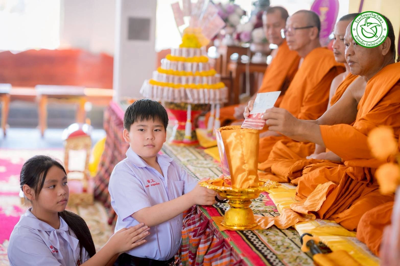 ภาพการถวายปัจจัยวัดพันธวิชา