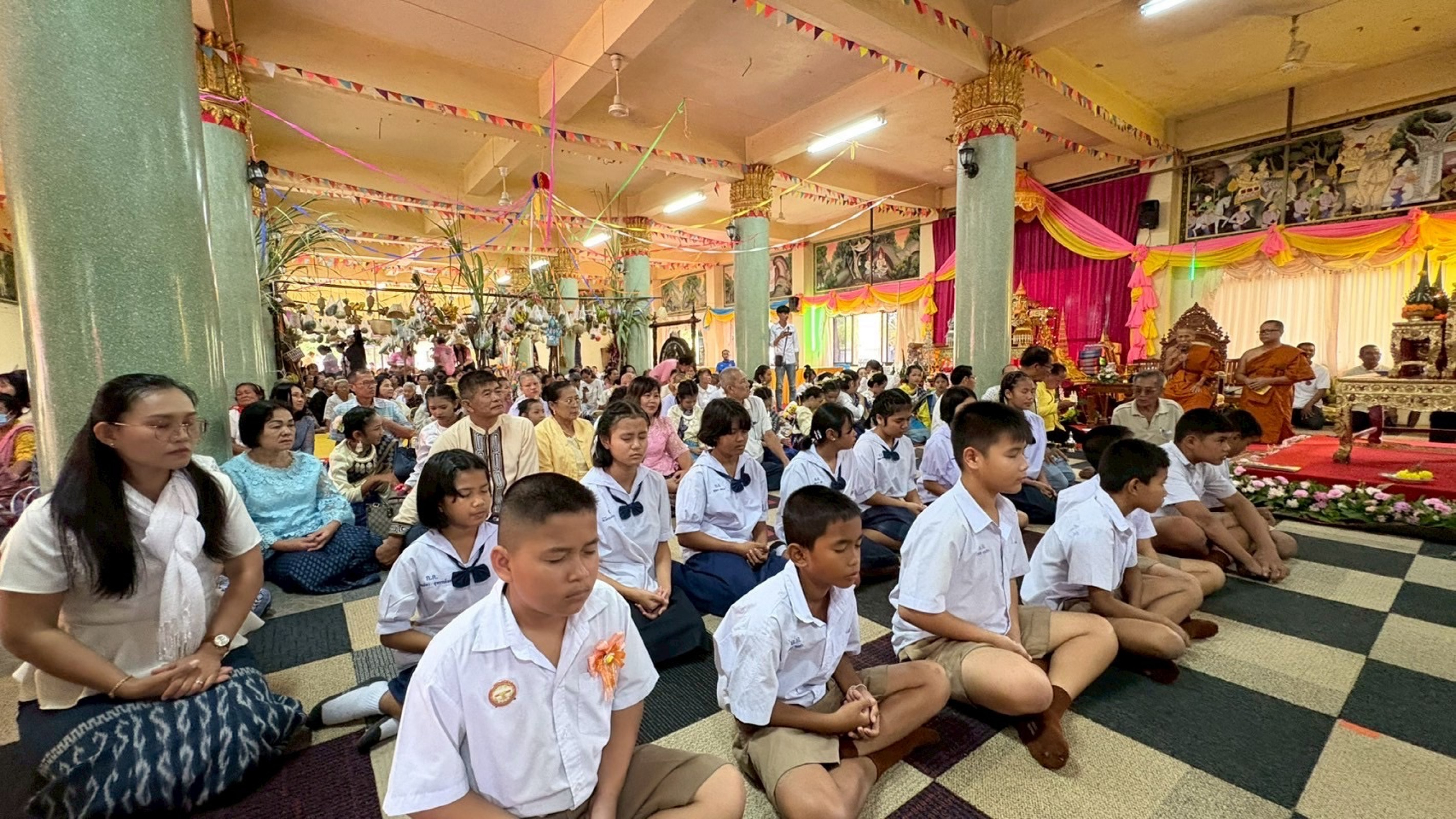 ภาพร่วมพิธีกรรมวัดไชยมงคล