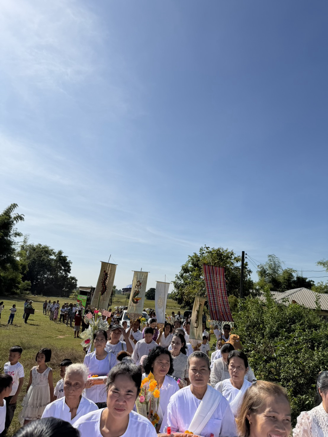 ภาพร่วมพิธีกรรมวัดโพนค้อ