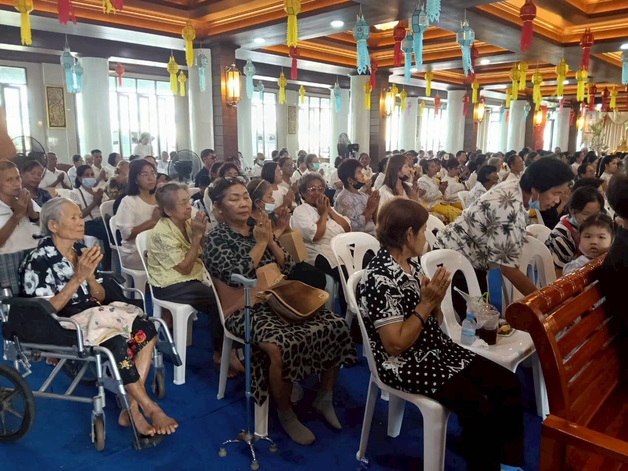 ภาพร่วมพิธีกรรมวัดกลางท่าข้าม