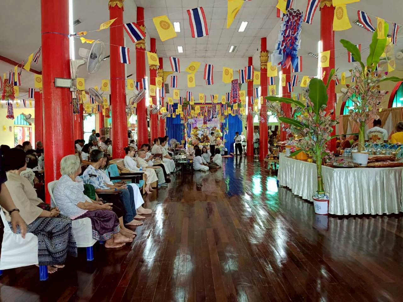 ภาพร่วมพิธีกรรมวัดโพธิ์เอน