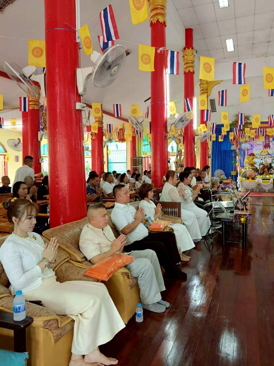 ภาพร่วมพิธีกรรมวัดโพธิ์เอน