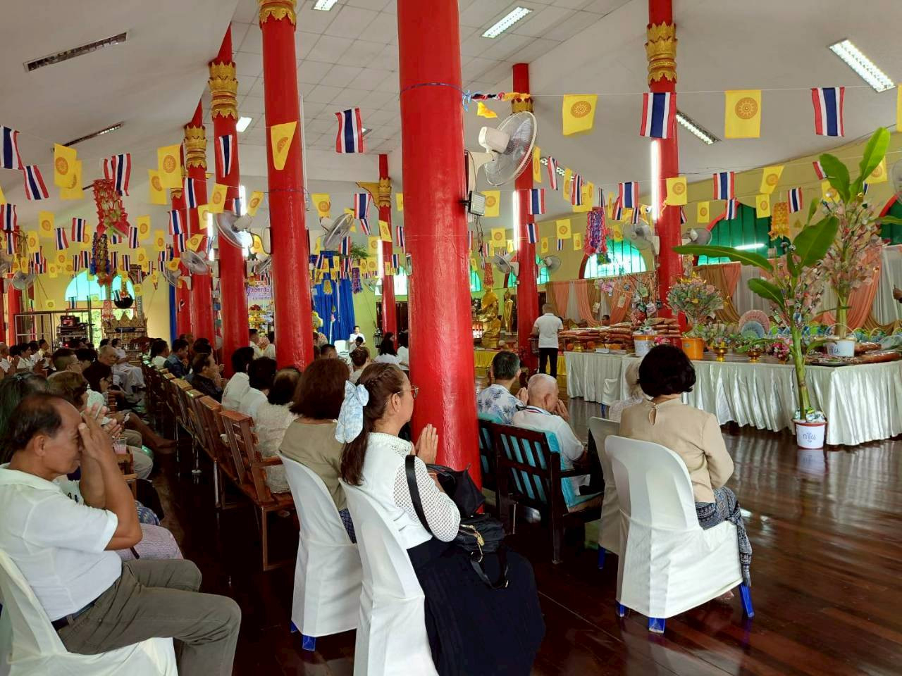 ภาพร่วมพิธีกรรมวัดโพธิ์เอน