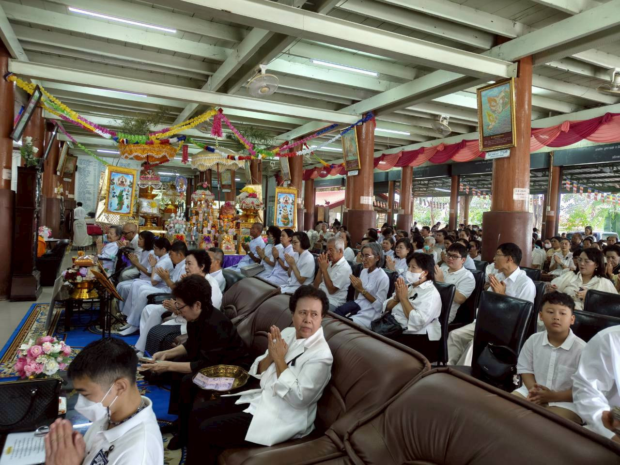 ภาพร่วมพิธีกรรมวัดเฉลิมมาศ