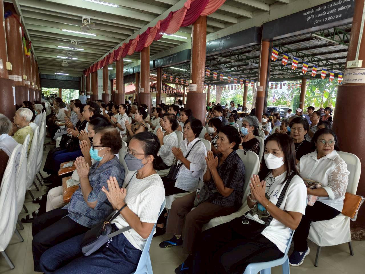 ภาพร่วมพิธีกรรมวัดเฉลิมมาศ