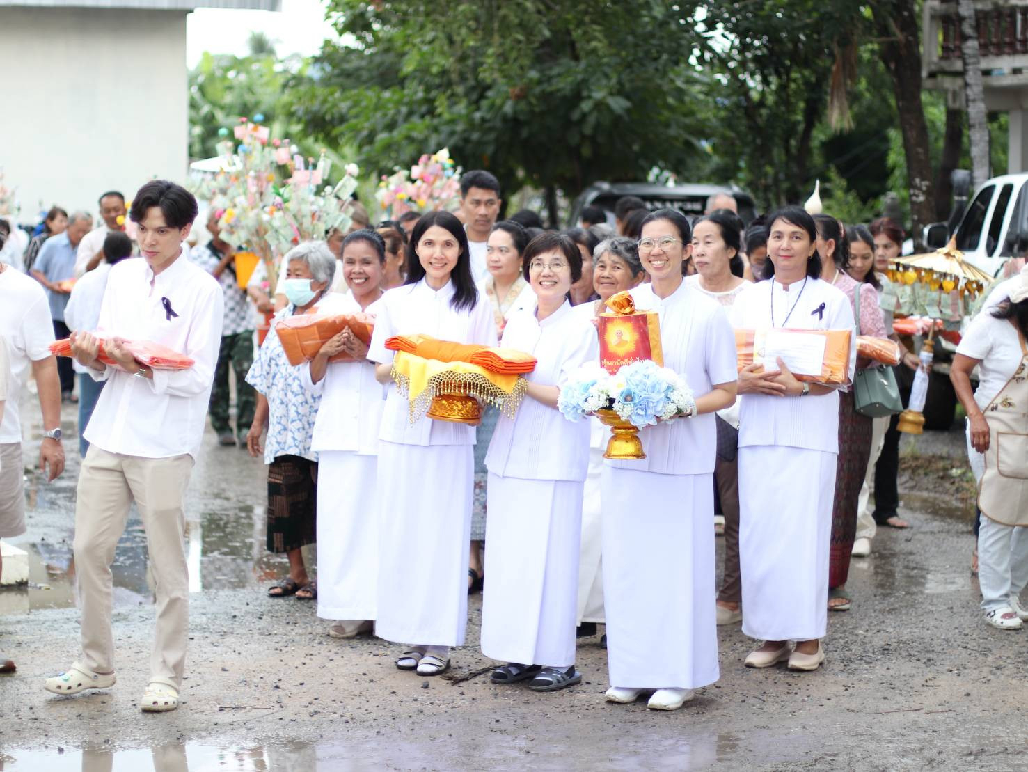 ภาพร่วมขบวนกฐินวัดโคกสำโรง