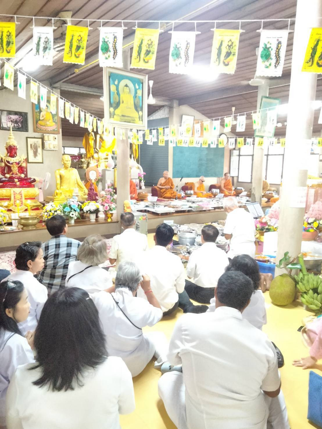 ภาพร่วมพิธีกรรมวัดบ้านขอม