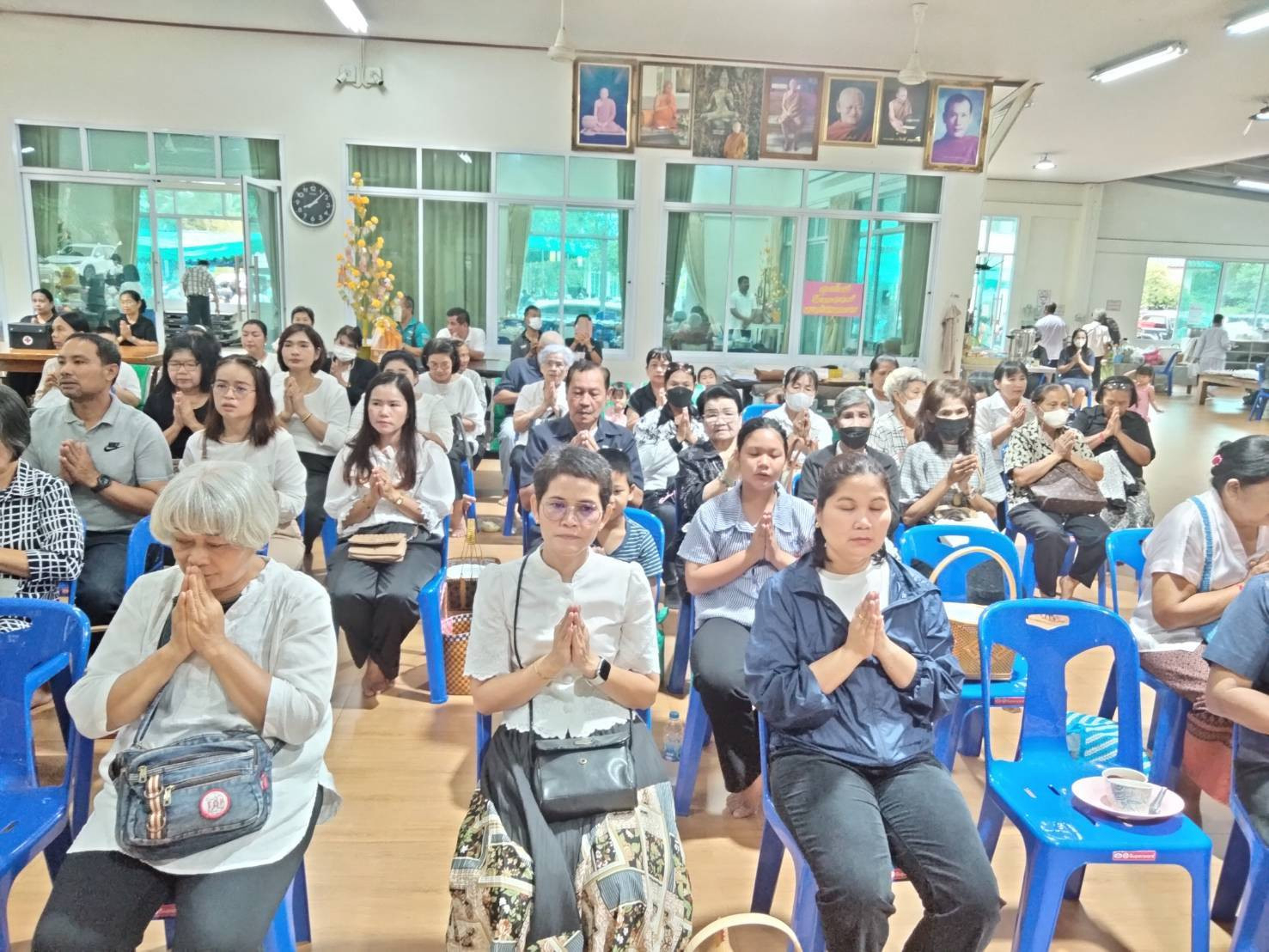 ภาพร่วมพิธีกรรมวัดบ้านขอม