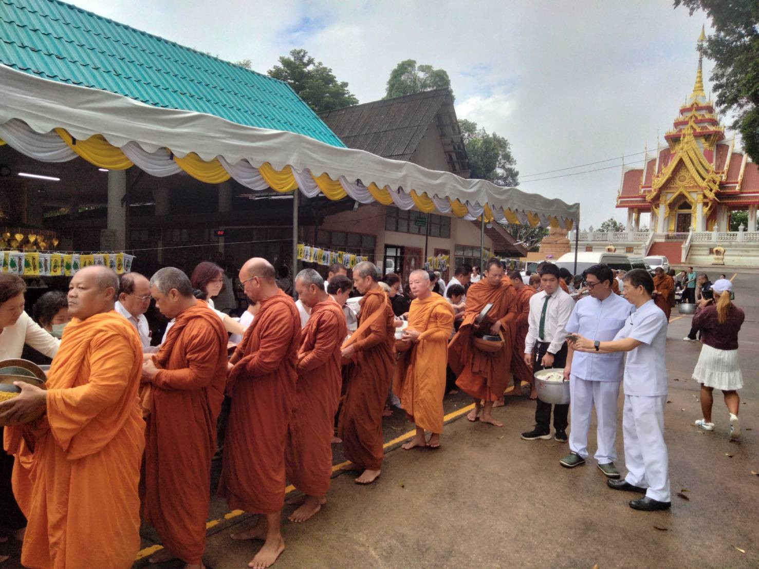 ภาพร่วมพิธีกรรมวัดบ้านขอม