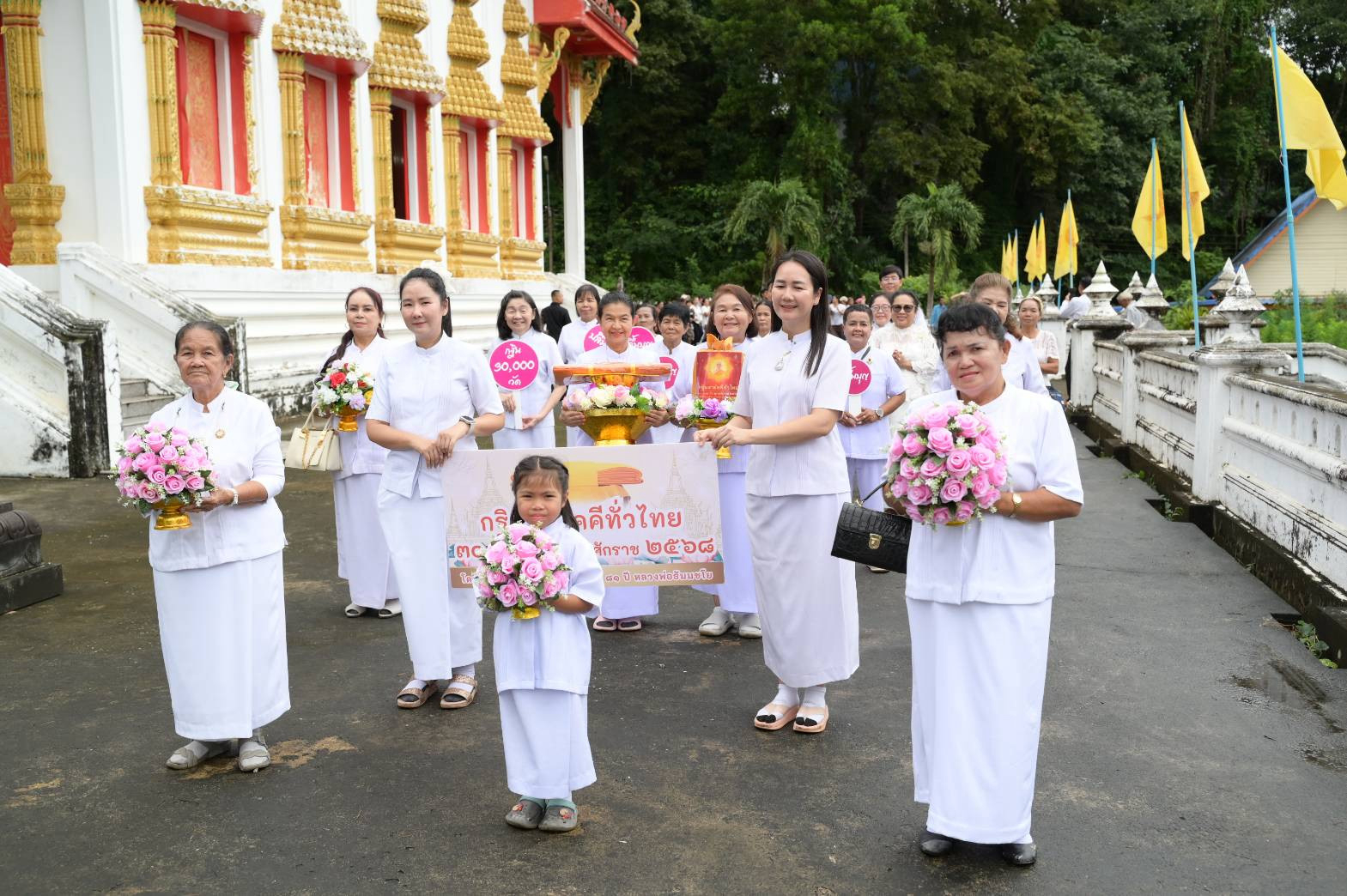 ภาพร่วมขบวนกฐินวัดเขายายพริ้ง