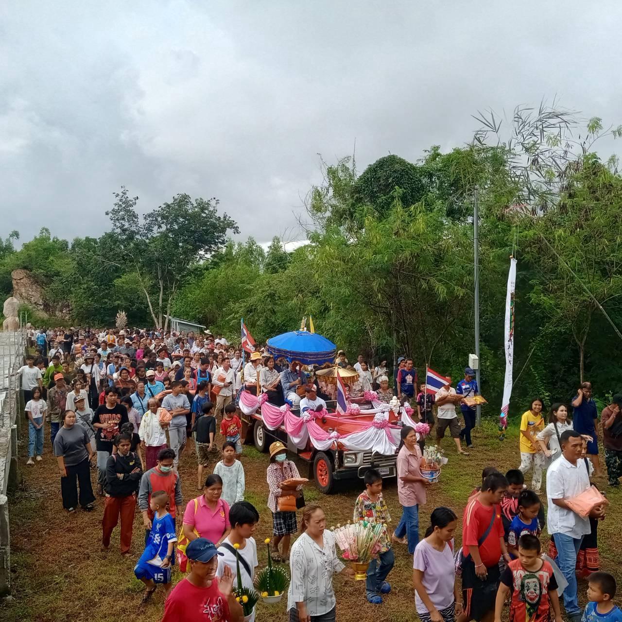 ภาพร่วมพิธีกรรมวัดเขาสำพุง