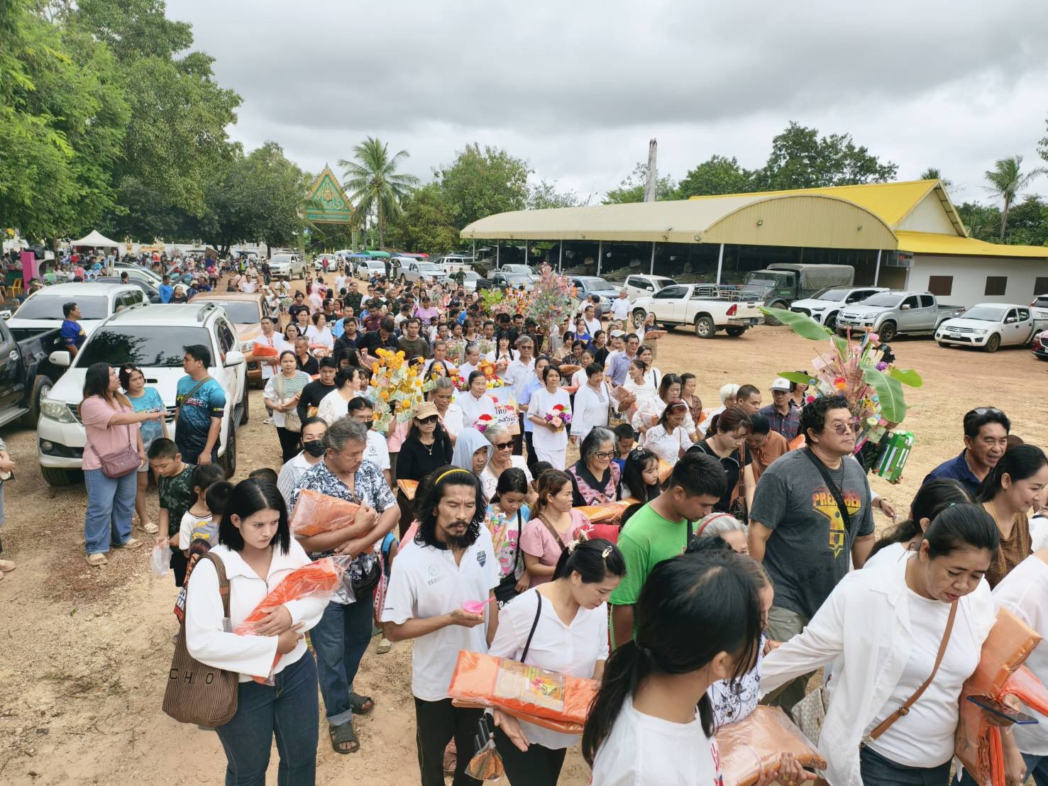 ภาพร่วมพิธีกรรมวัดขาวสะอาด