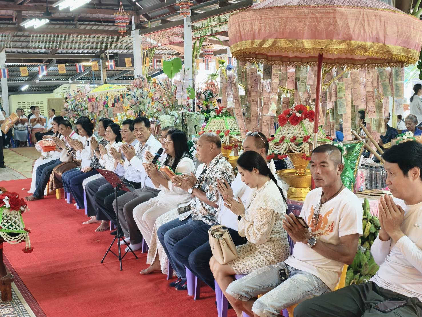 ภาพร่วมพิธีกรรมวัดขาวสะอาด