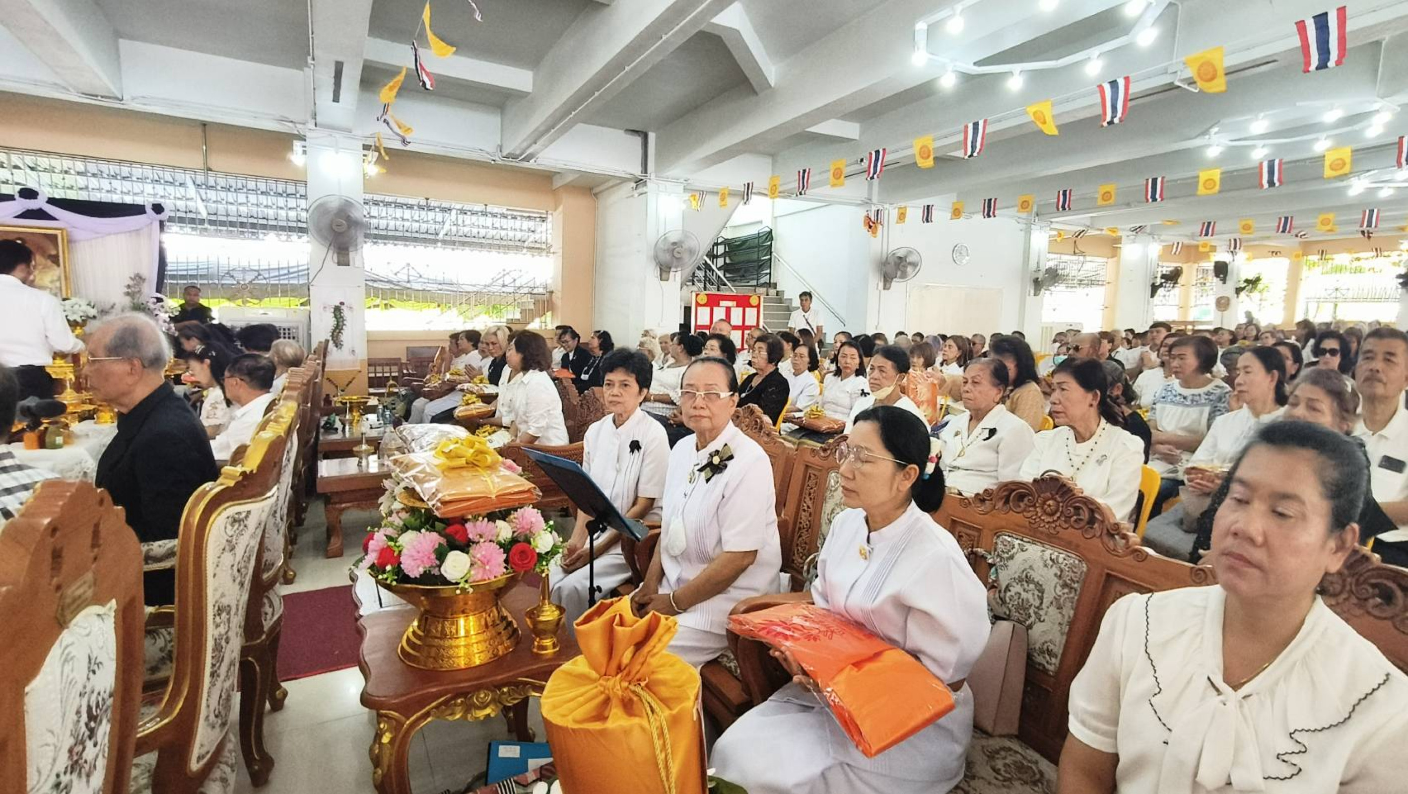 ภาพร่วมพิธีกรรมวัดวังตะวันตก