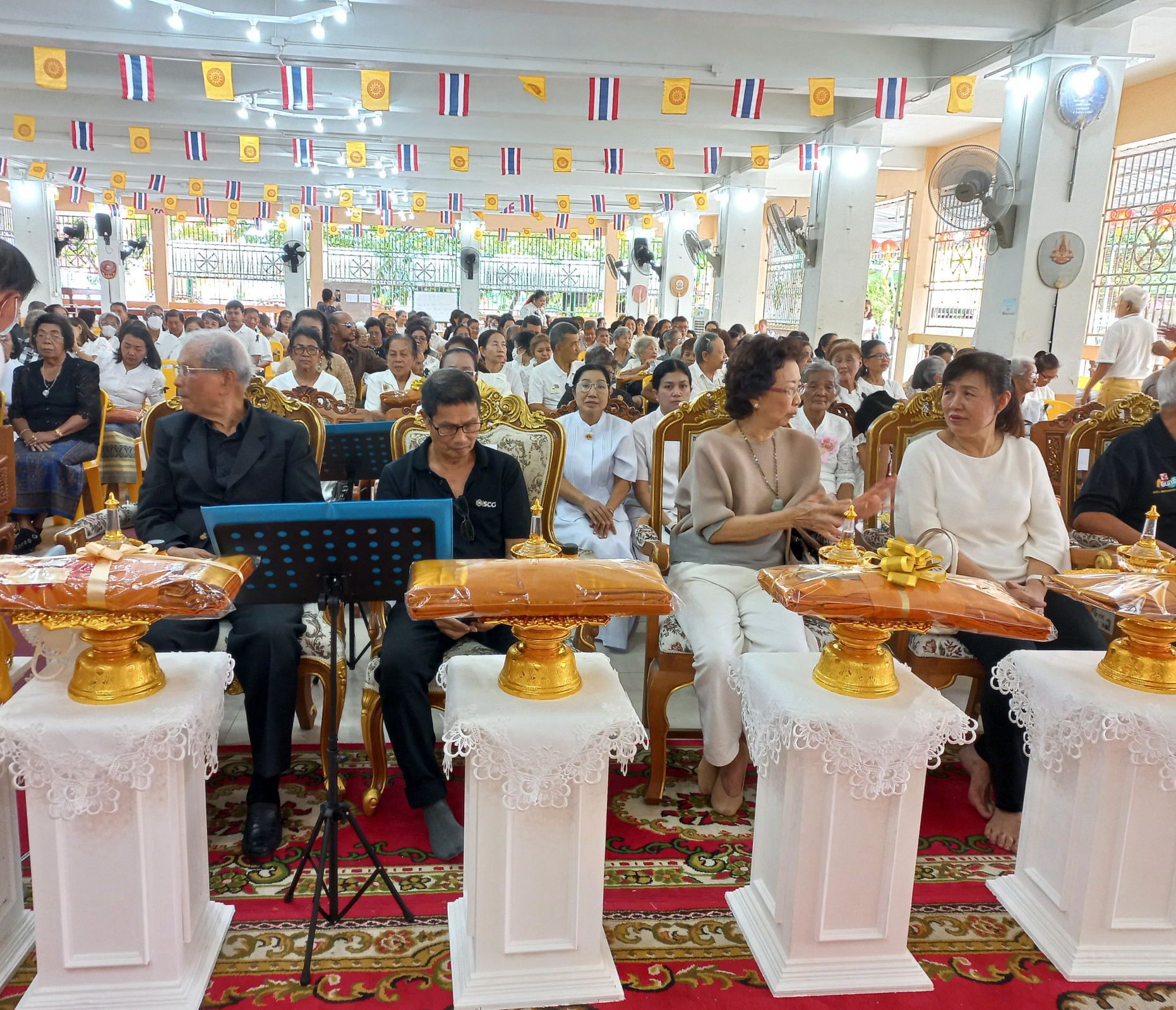 ภาพร่วมพิธีกรรมวัดวังตะวันตก