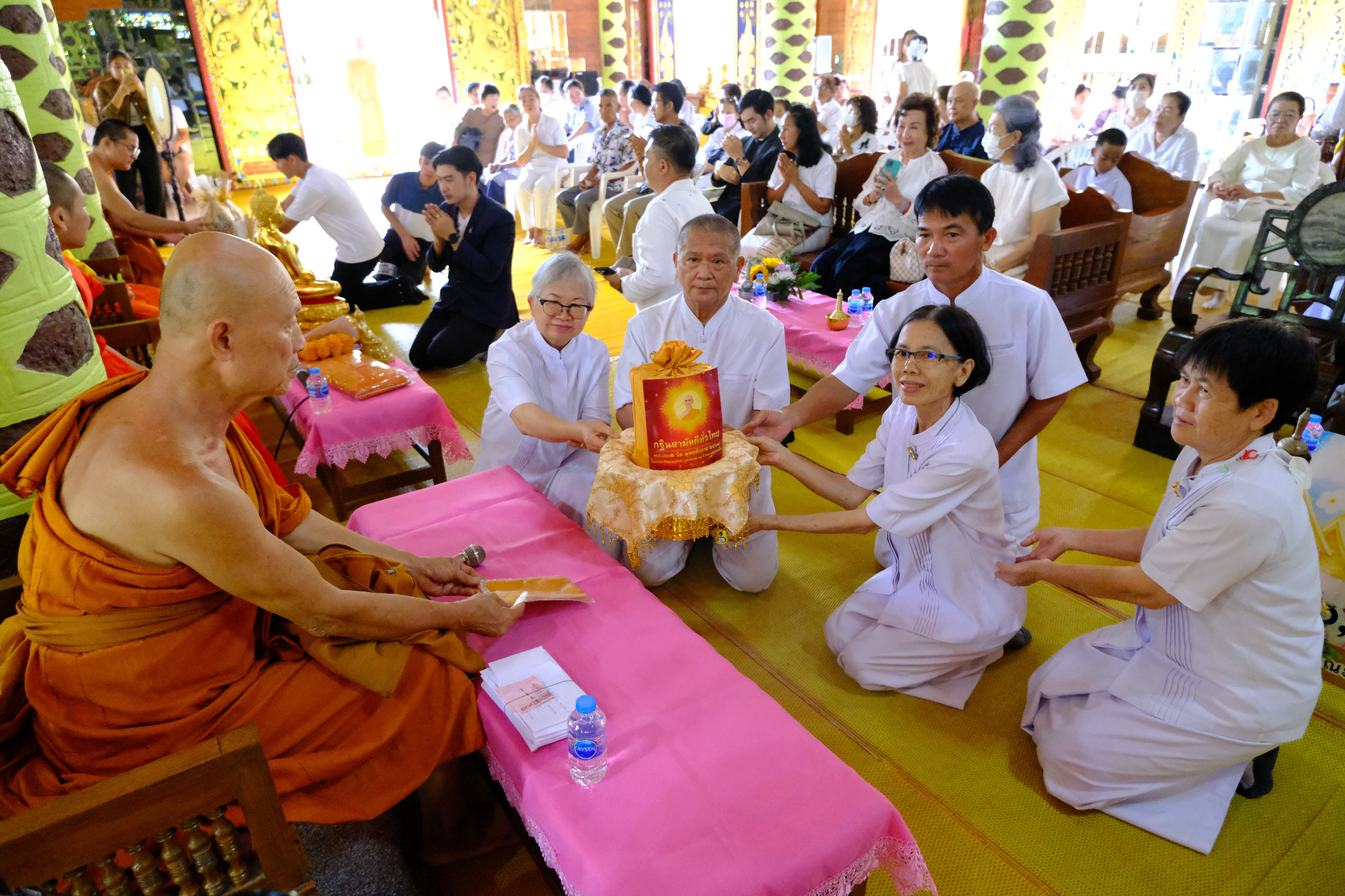 ภาพการถวายปัจจัยวัดทุ่งหลวง