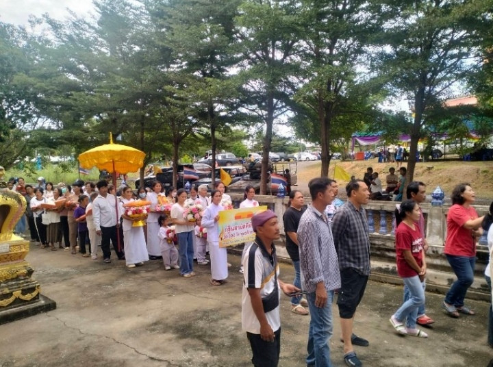 ภาพร่วมพิธีกรรมวัดหัวกระทุ่ม