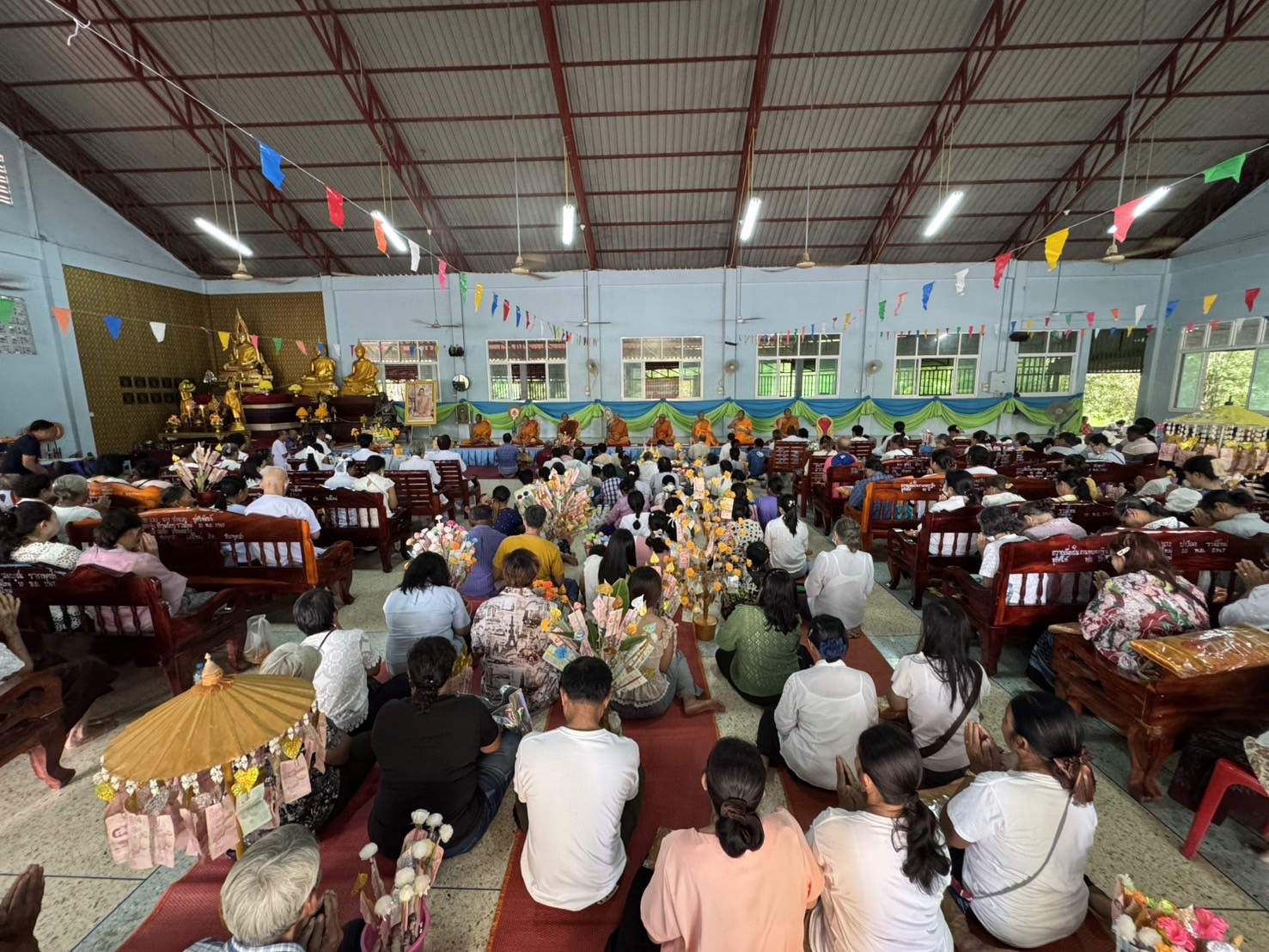 ภาพร่วมพิธีกรรมวัดละลมโพธิ์