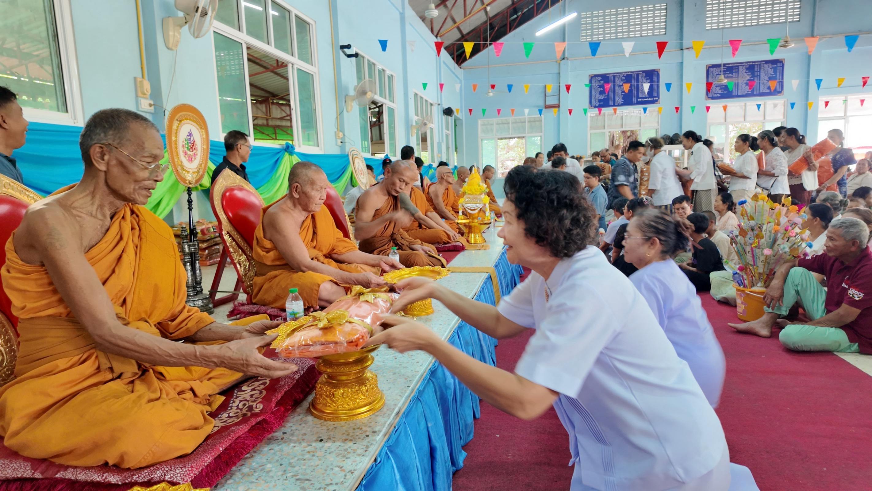 ภาพร่วมพิธีกรรมวัดละลมโพธิ์