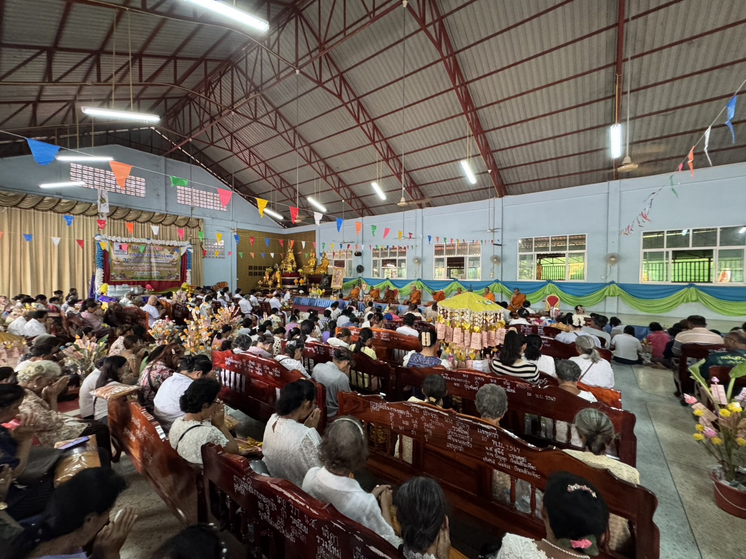 ภาพร่วมพิธีกรรมวัดละลมโพธิ์