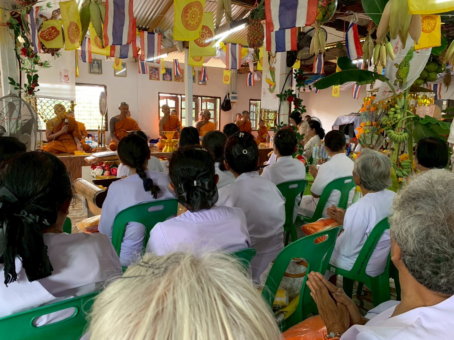 ภาพร่วมพิธีกรรมที่พักสงฆ์มอดินแดงเจริญธรรม