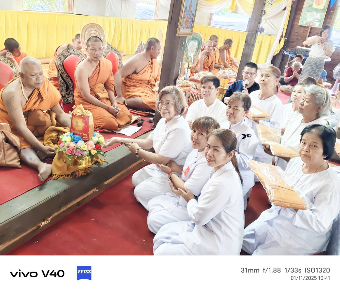 ภาพการถวายปัจจัยวัดพาชีวนาราม