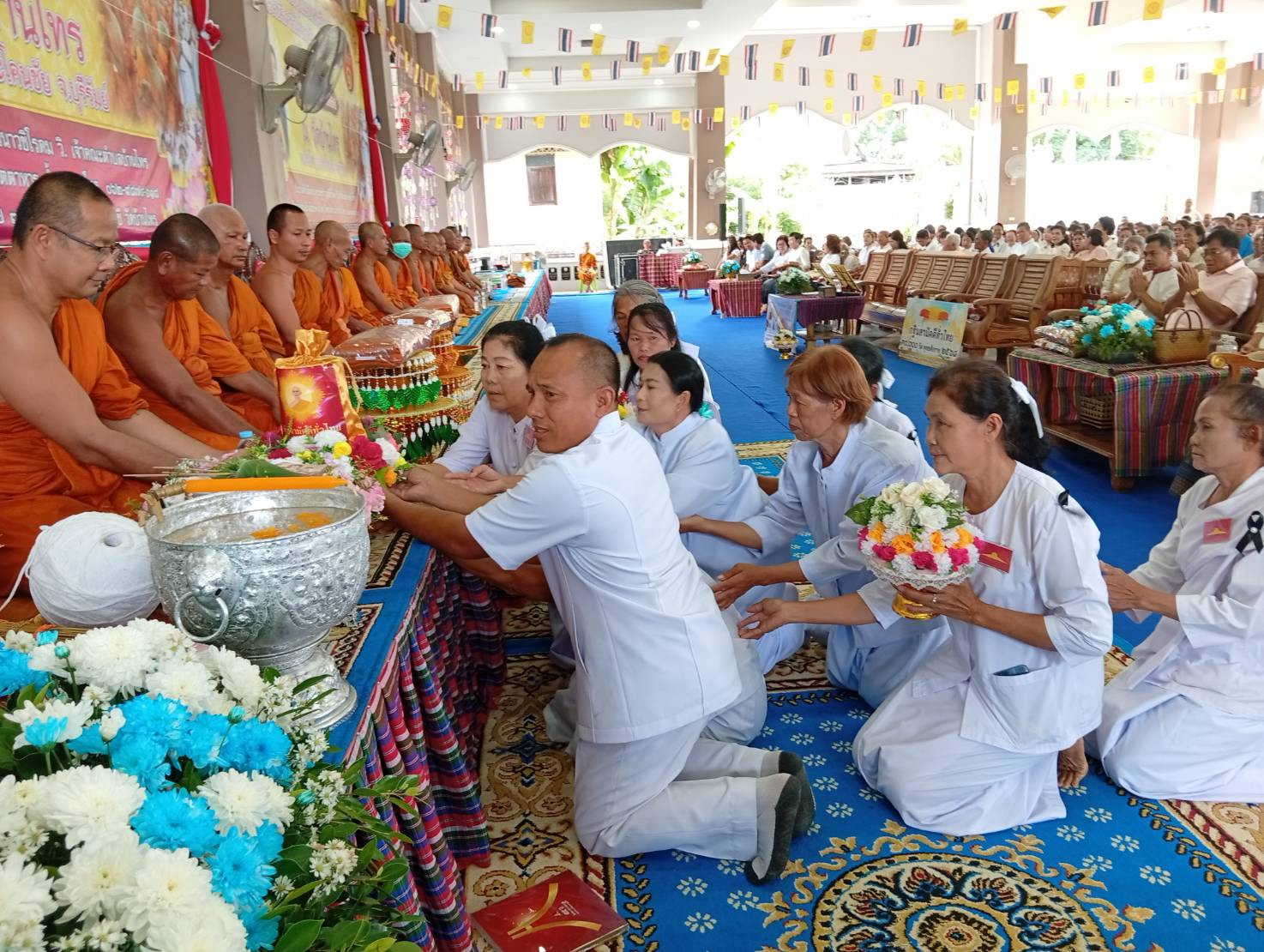 ภาพการถวายปัจจัยวัดบ้านไทร