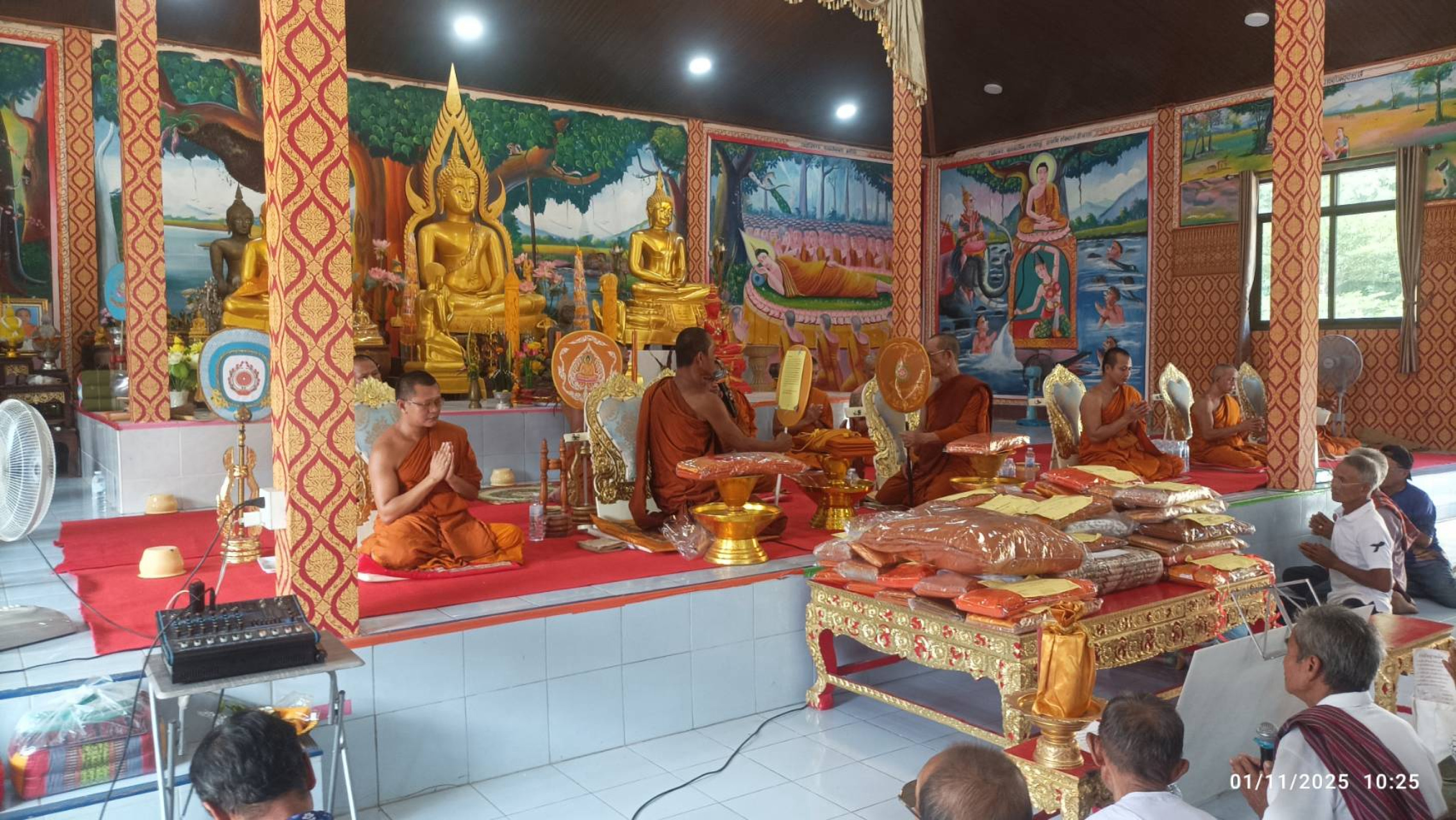 ภาพร่วมพิธีกรรมวัดโพนแอวขัน