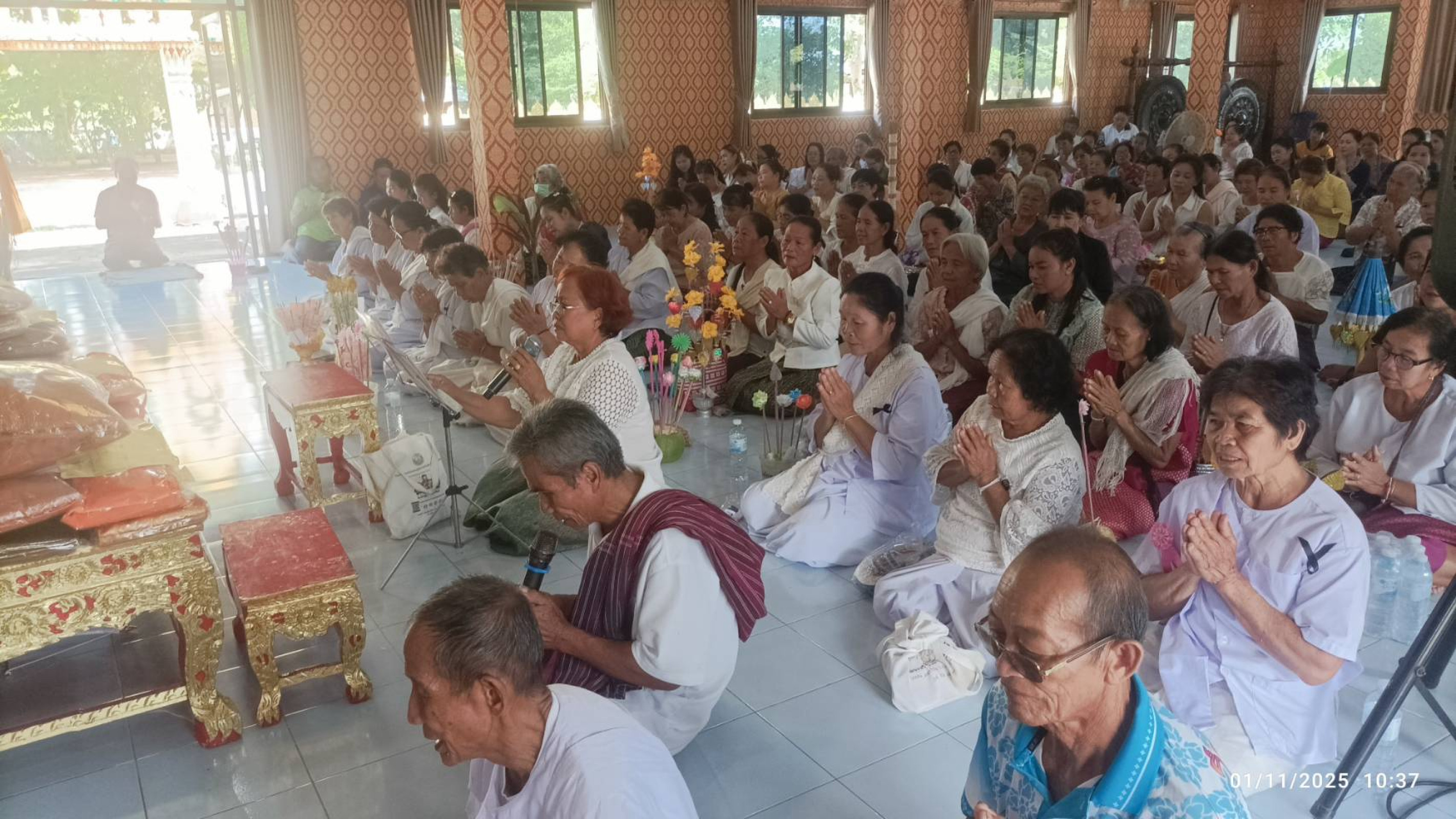 ภาพร่วมพิธีกรรมวัดโพนแอวขัน