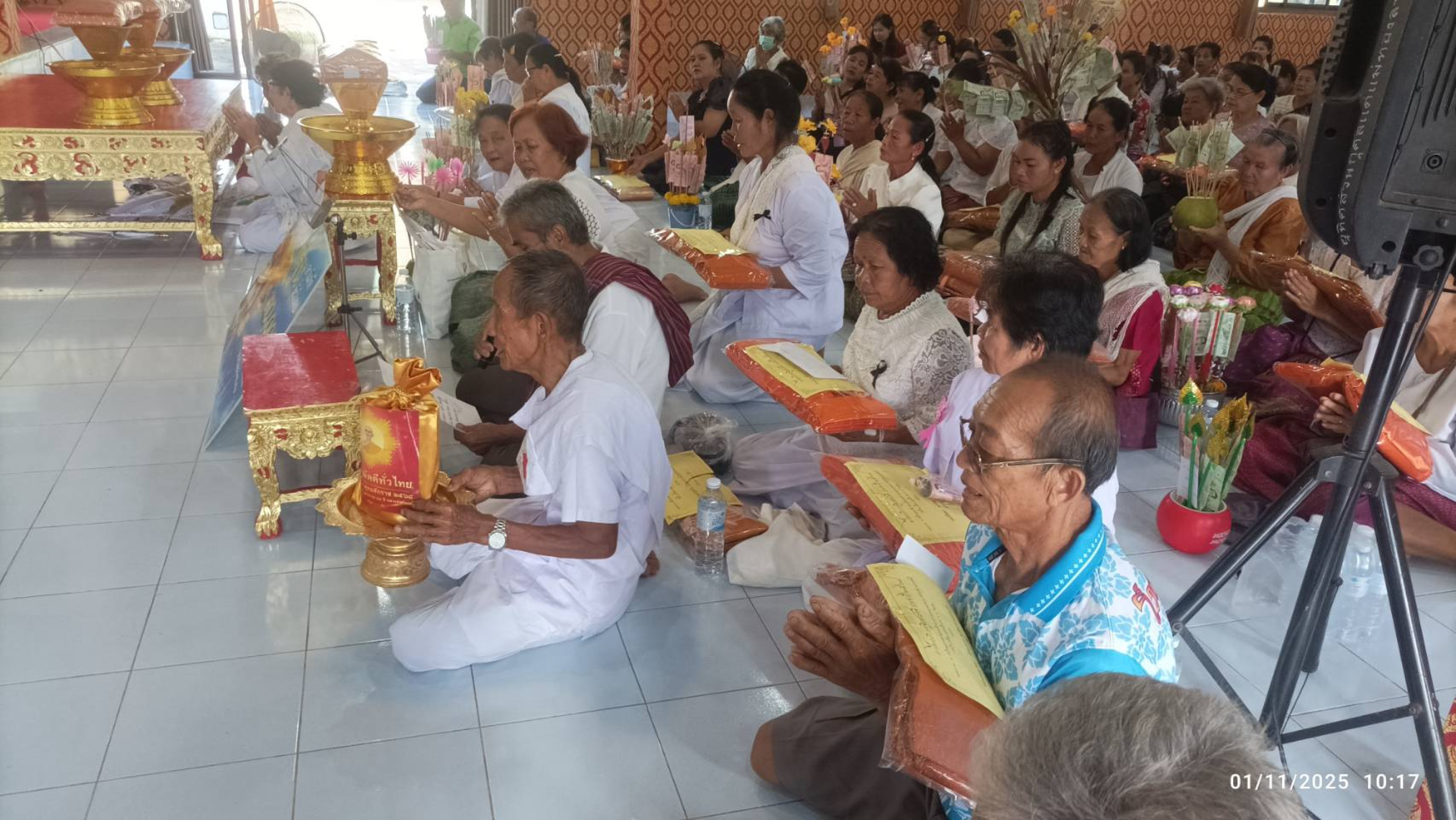 ภาพร่วมพิธีกรรมวัดโพนแอวขัน