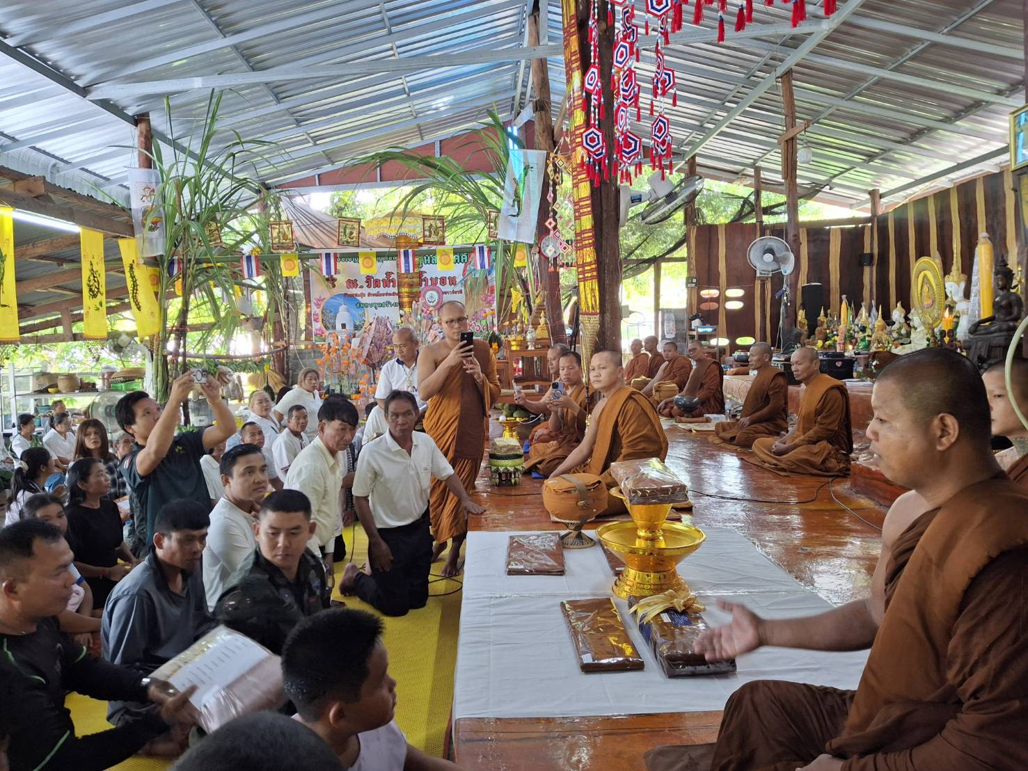 ภาพร่วมขบวนกฐินวัดป่าน้ำตกถ้ำบอนเจริญธรรม