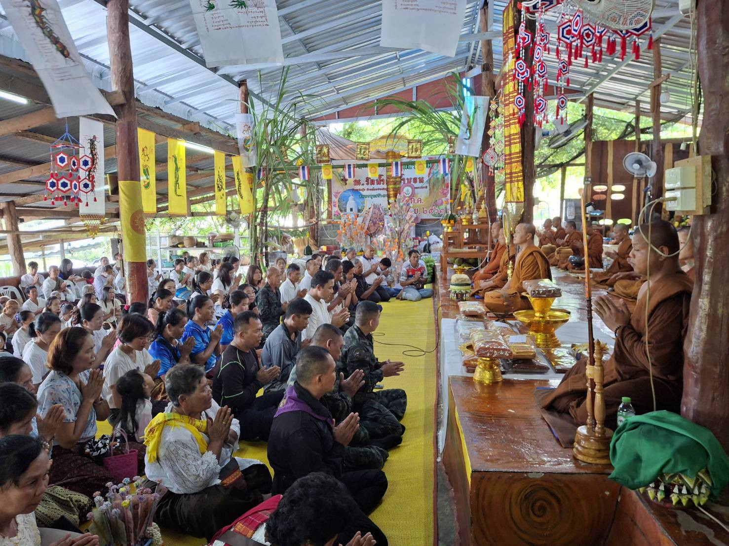 ภาพร่วมพิธีกรรมวัดป่าน้ำตกถ้ำบอนเจริญธรรม