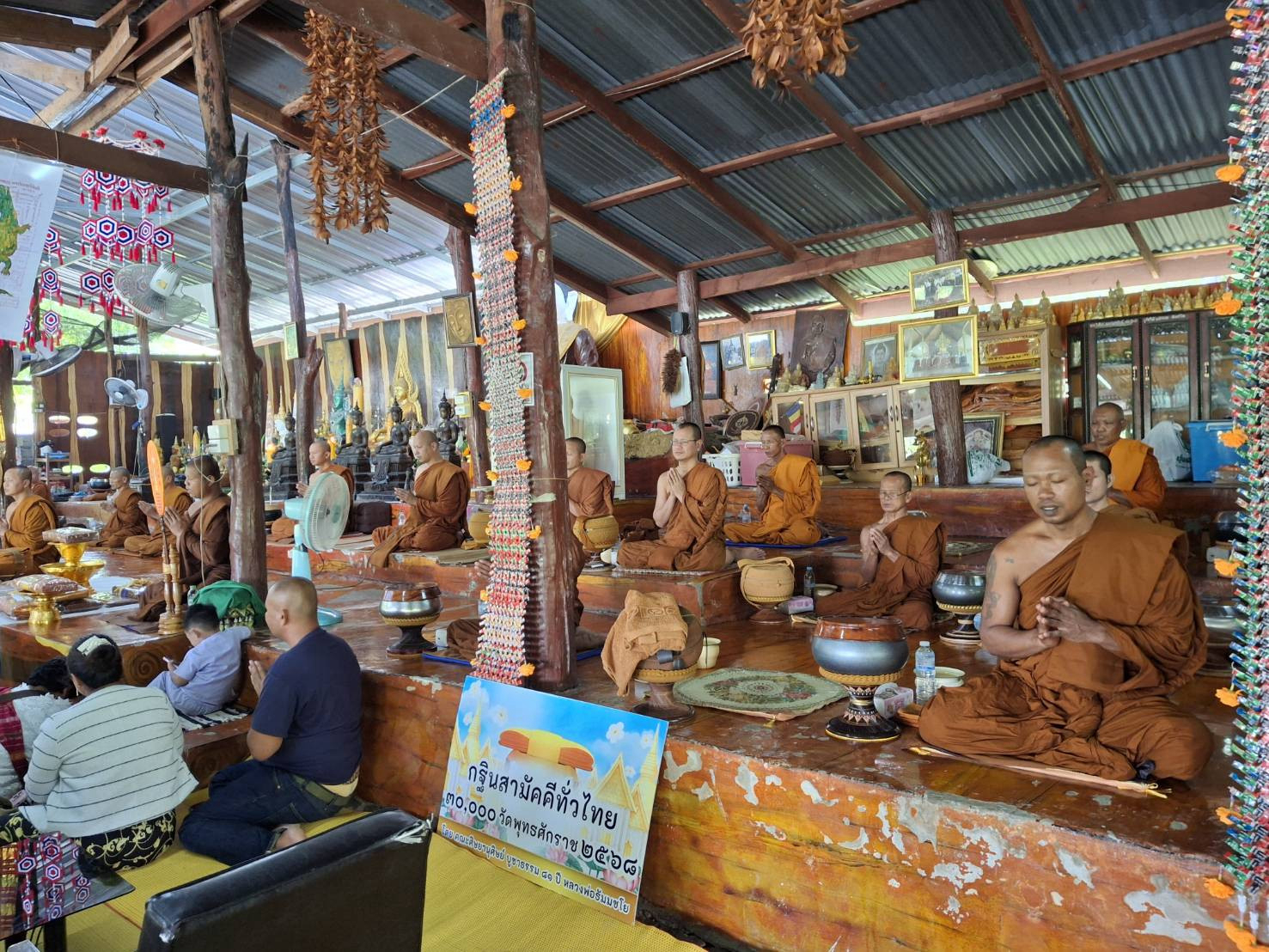 ภาพร่วมพิธีกรรมวัดป่าน้ำตกถ้ำบอนเจริญธรรม