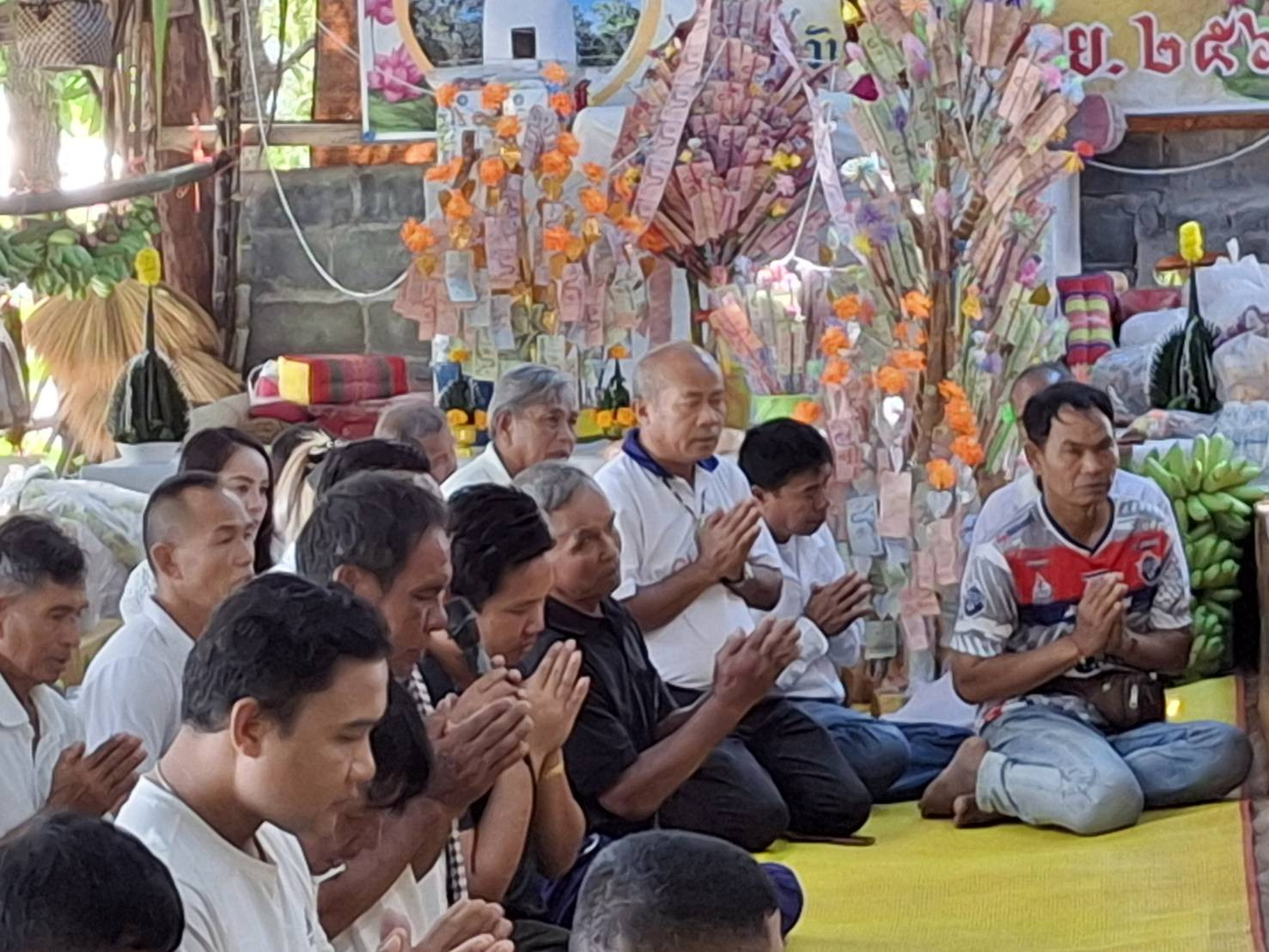 ภาพร่วมพิธีกรรมวัดป่าน้ำตกถ้ำบอนเจริญธรรม