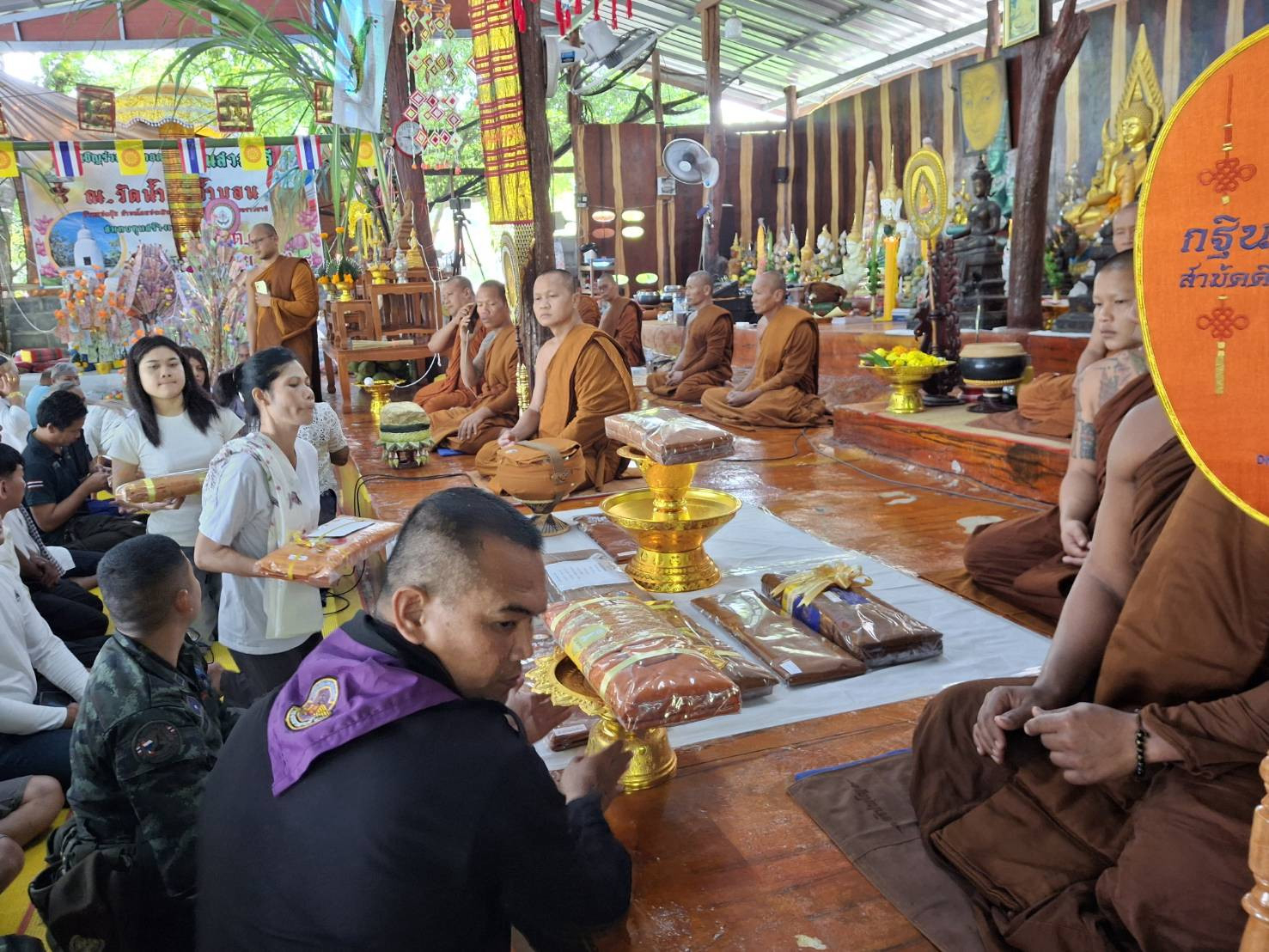 ภาพร่วมพิธีกรรมวัดป่าน้ำตกถ้ำบอนเจริญธรรม