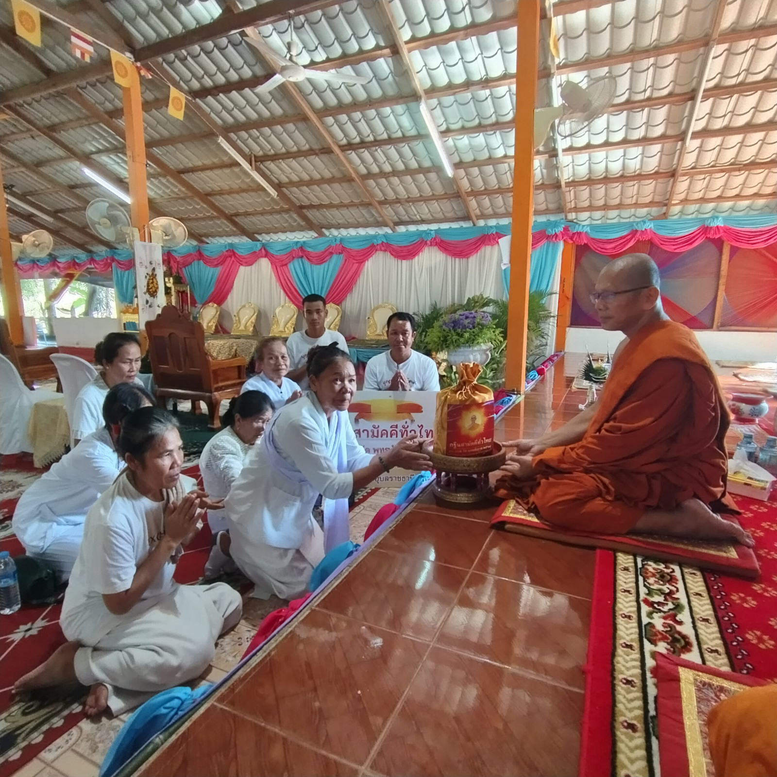 ภาพร่วมขบวนกฐินวัดป่าชุมชนฟ้าห่วน