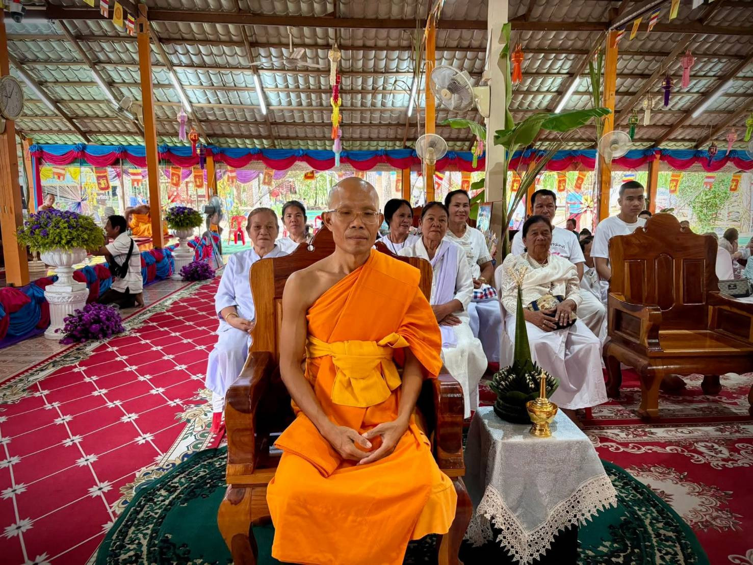 ภาพร่วมพิธีกรรมวัดป่าชุมชนฟ้าห่วน