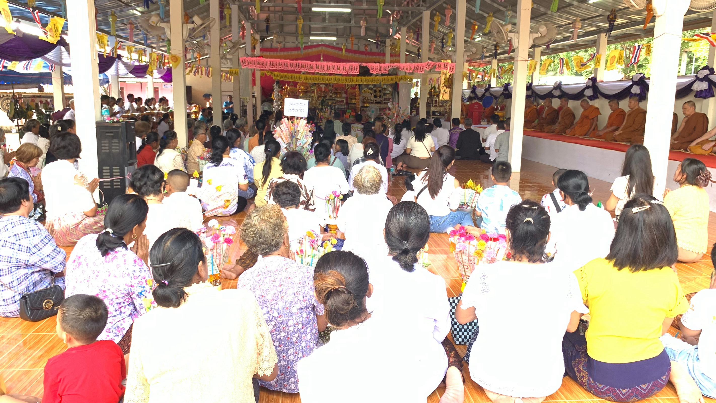 ภาพร่วมพิธีกรรมวัดบ้านนาขาม