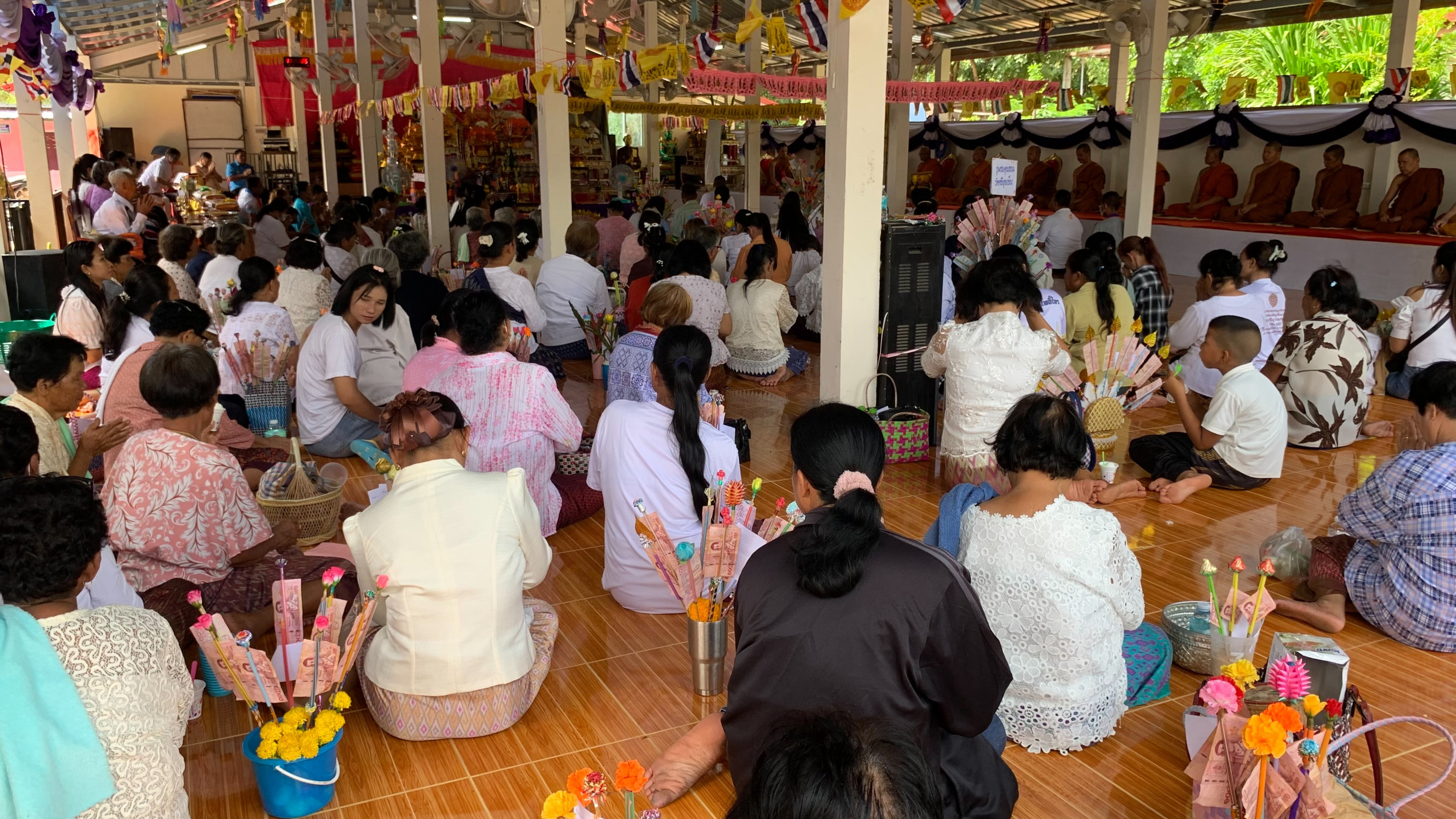 ภาพร่วมพิธีกรรมวัดบ้านนาขาม