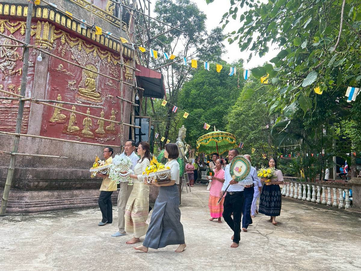 ภาพร่วมขบวนกฐินวัดป่านาอุดมวนาราม