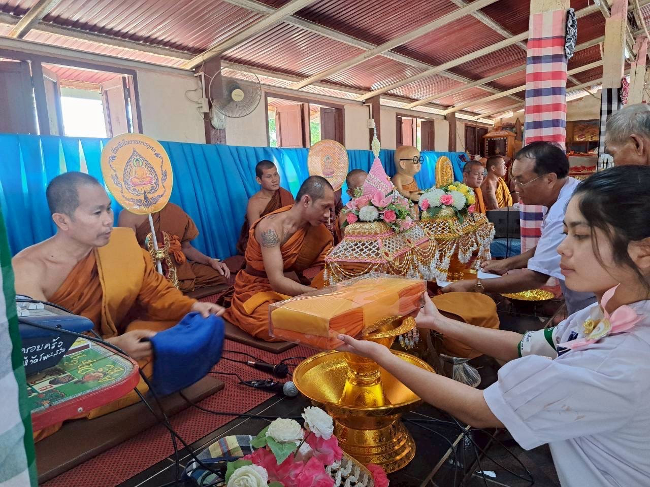 ภาพร่วมพิธีกรรมวัดโพนสว่าง