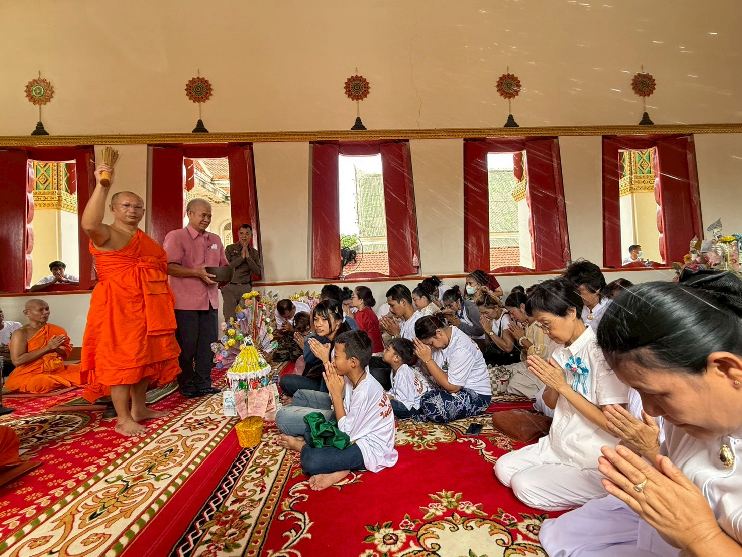ภาพร่วมพิธีกรรมวัดเกียรติประดิษฐ์