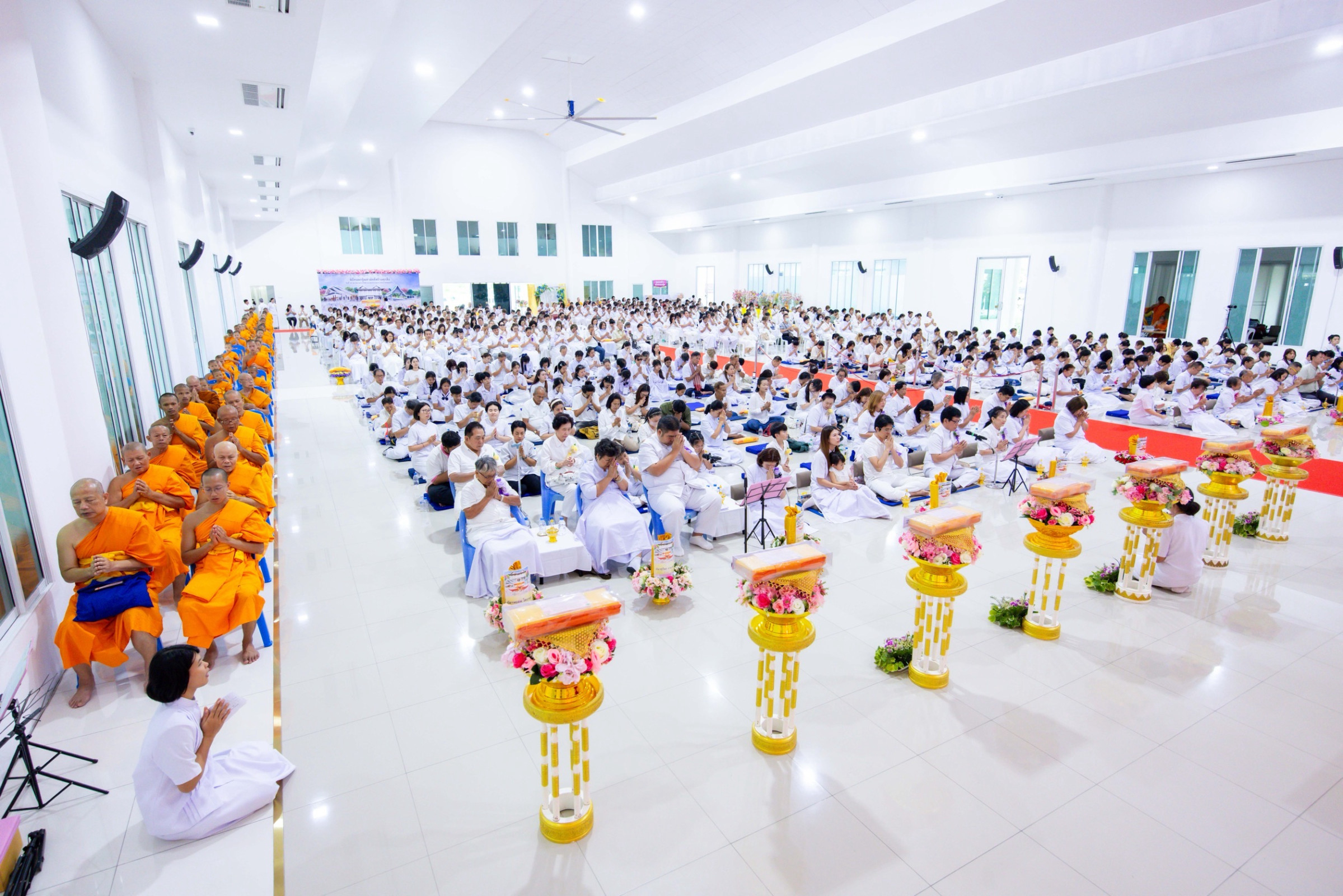 ภาพร่วมพิธีกรรมศูนย์อบรมเยาวชนลาดหลุมแก้ว