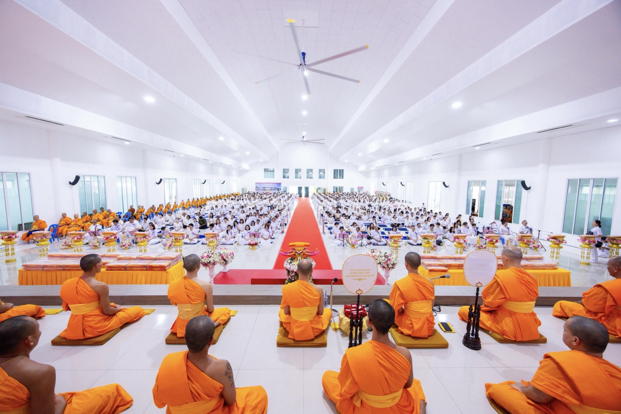 ภาพร่วมพิธีกรรมศูนย์อบรมเยาวชนลาดหลุมแก้ว