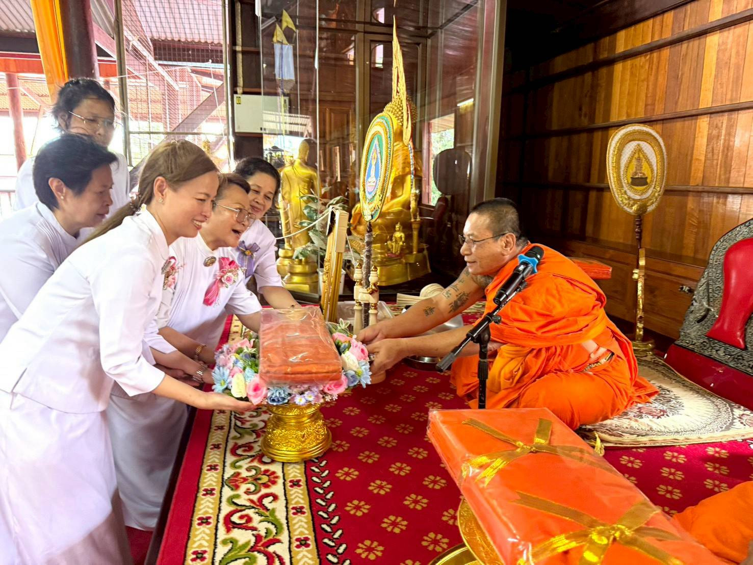 ภาพร่วมพิธีกรรมวัดลาดเป็ด