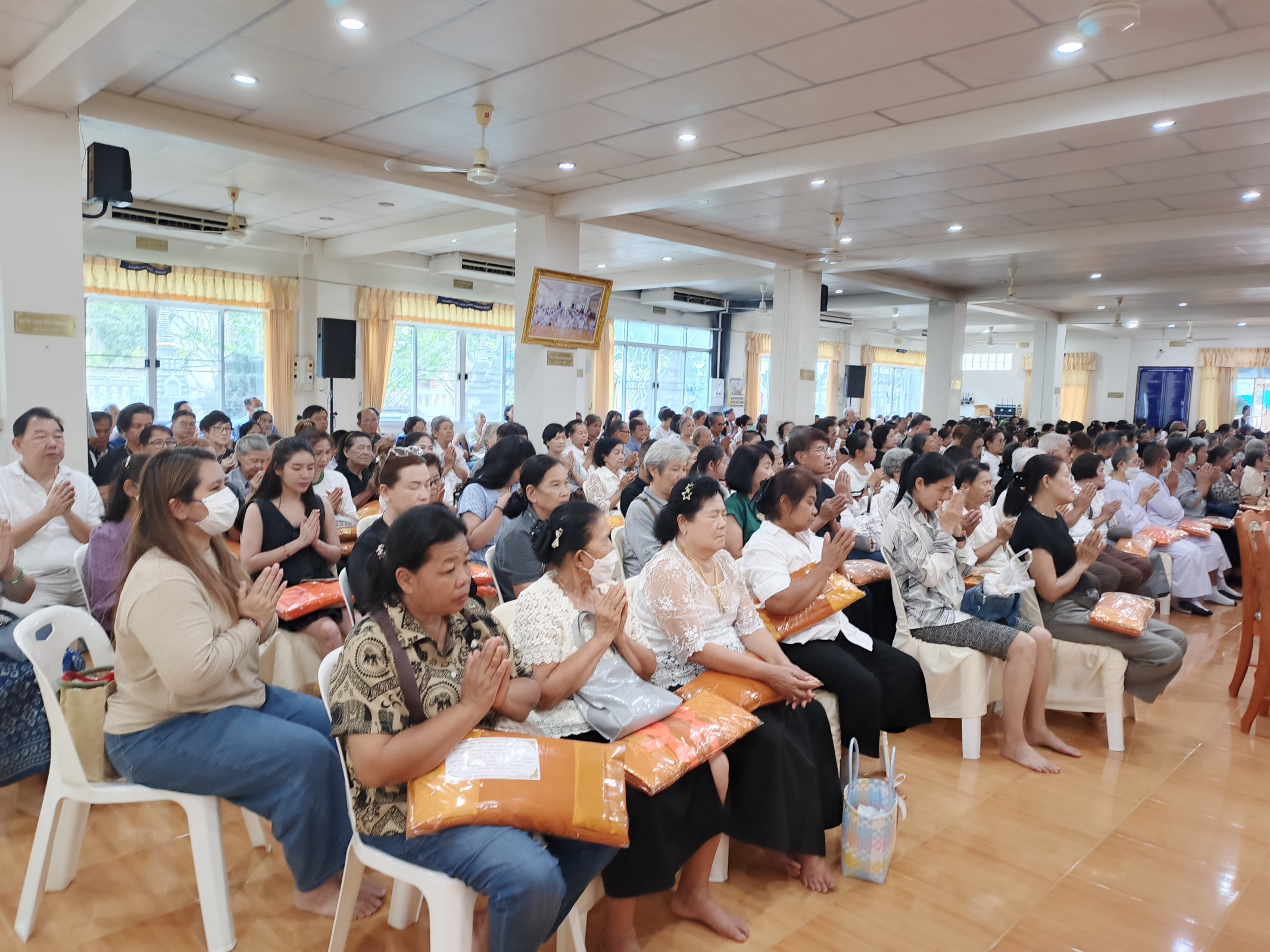 ภาพร่วมพิธีกรรมวัดคูหาสวรรค์