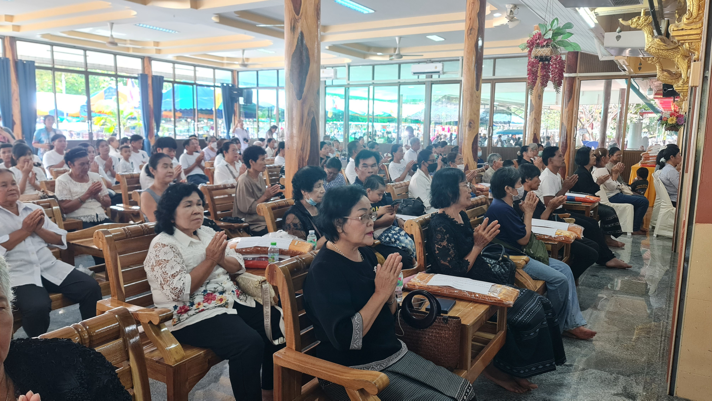 ภาพร่วมพิธีกรรมวัดสนามสุทธาวาส