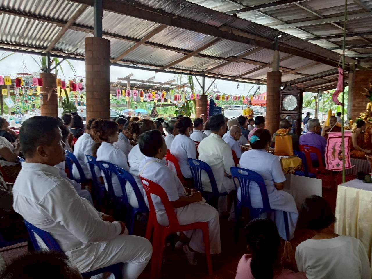ภาพร่วมพิธีกรรมที่พักสงฆ์เทพวังทอง